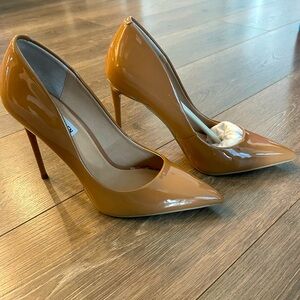 STEVE MADDEN VALA SZ 8 in CAMEL